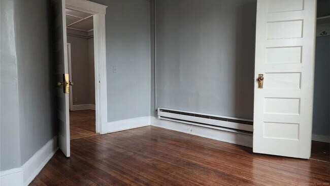 Primary Photo - 218 West St