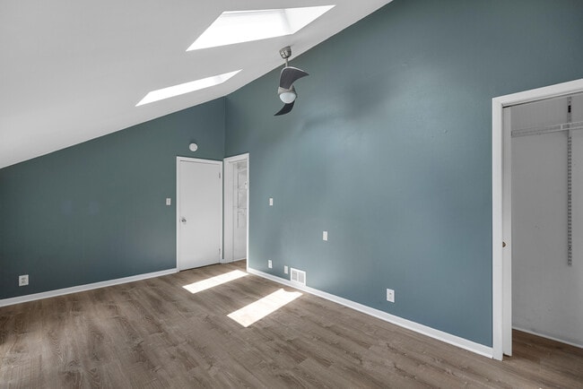 Building Photo - 5577 N Kent Ave