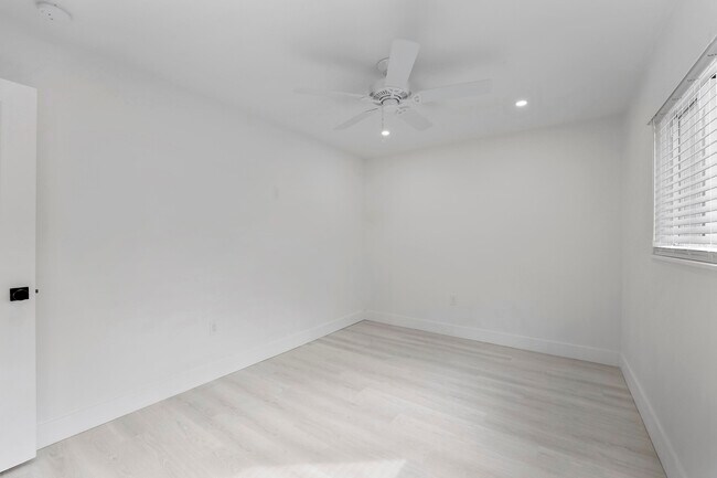 Building Photo - 1279 Beach Rd