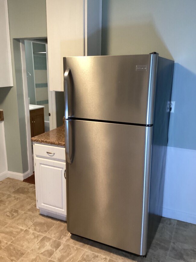 Building Photo - 224 W North St