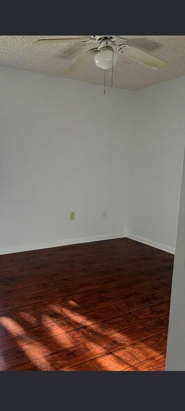 Building Photo - 14807 SW 140th Ct