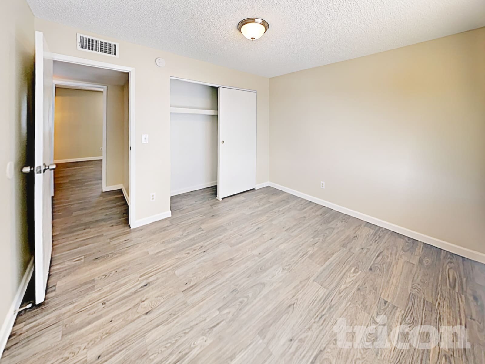 Building Photo - 904 W Yale Dr