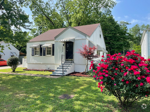 Building Photo - Move in ready 3 Bedroom 2 Bath home! Great...