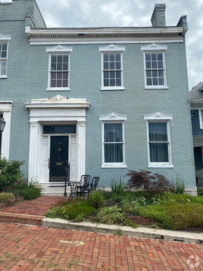 Building Photo - 605 State St
