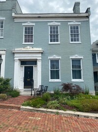 Building Photo - 605 State St