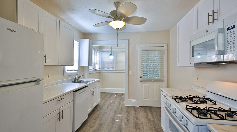 Kitchen - 201 N Wild Olive Ave