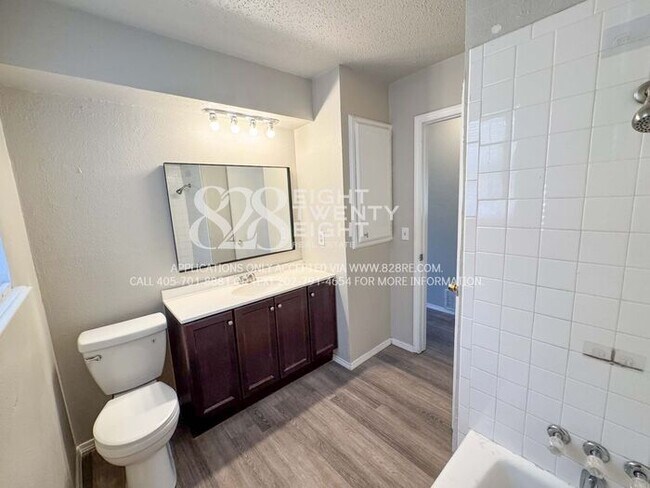 Building Photo - NICE 3 BED/1.5 BATH ON QUIET CUL-DE-SAC IN...