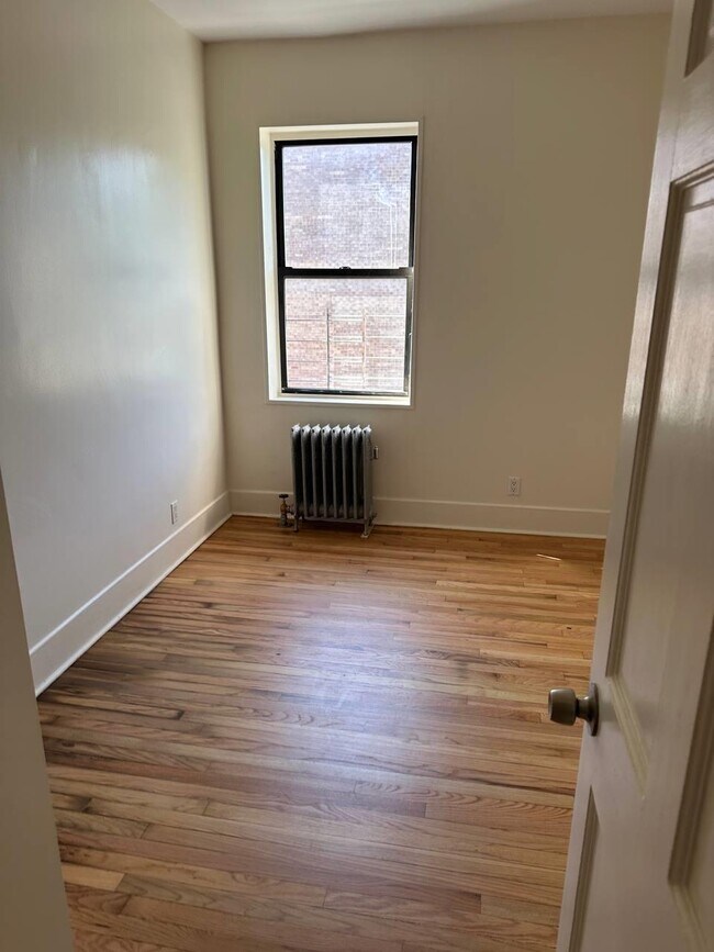 Building Photo - 497 Van Cortlandt Park Ave