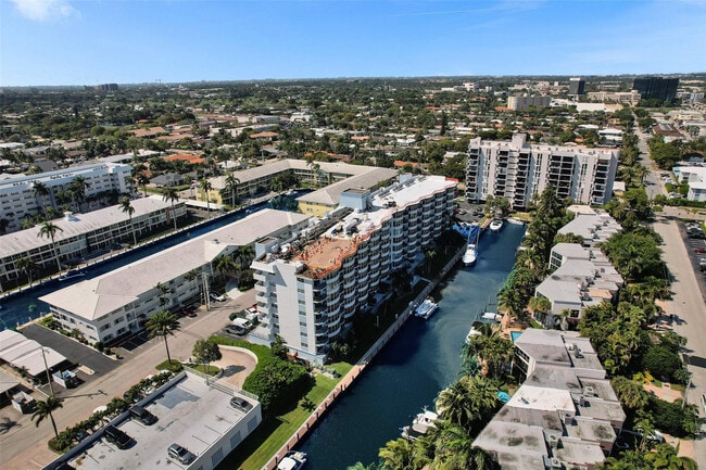 Building Photo - 3051 NE 48th St