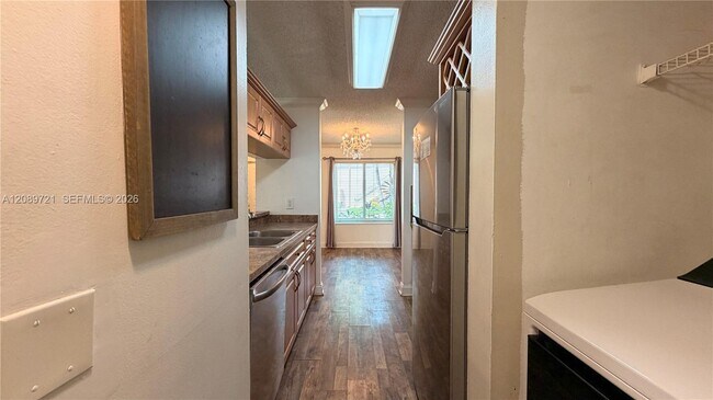 Building Photo - 10610 SW 158th Ct