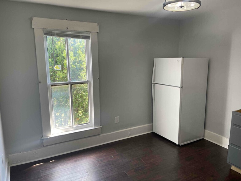 Building Photo - 300 Crawford St