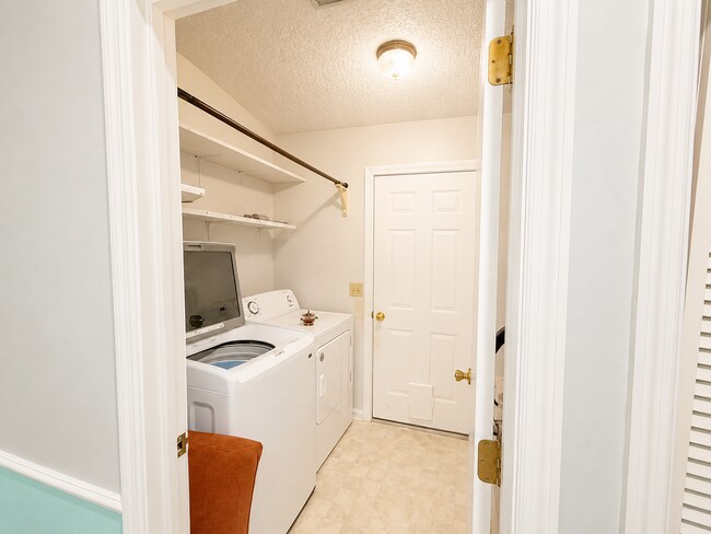 Building Photo - 212 Muskogee Ct