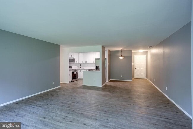 Building Photo - 2118A Greenwood Ct