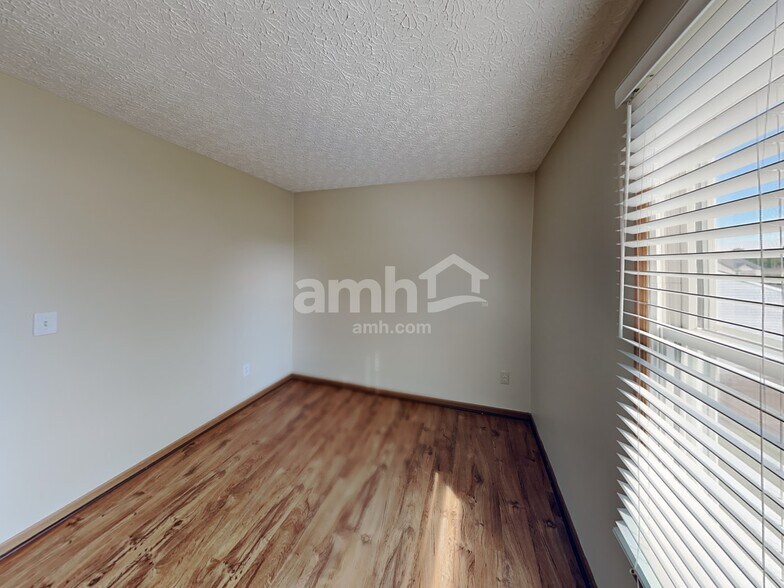 Building Photo - 5895 Westbend Dr