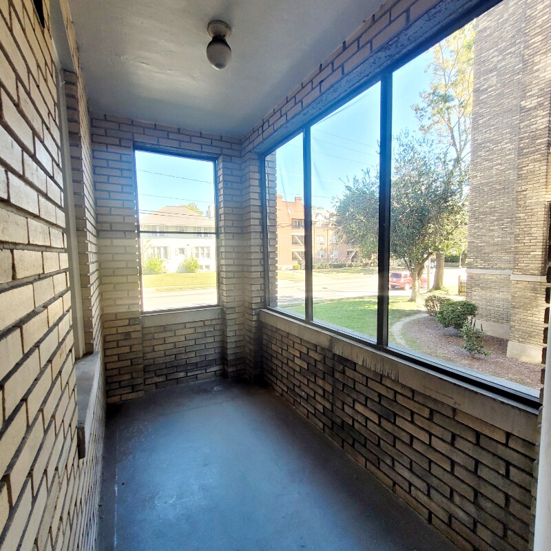 Building Photo - 1611 Hampton Blvd