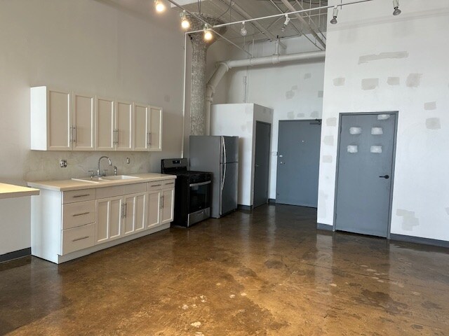 Building Photo - 1308 Factory Pl