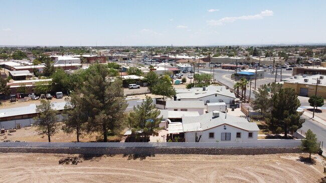 Building Photo - 8903 Old County Dr