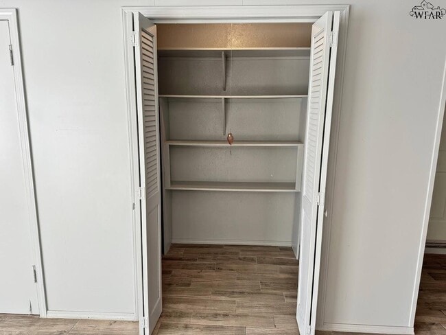 Building Photo - 1408 Normandy Dr