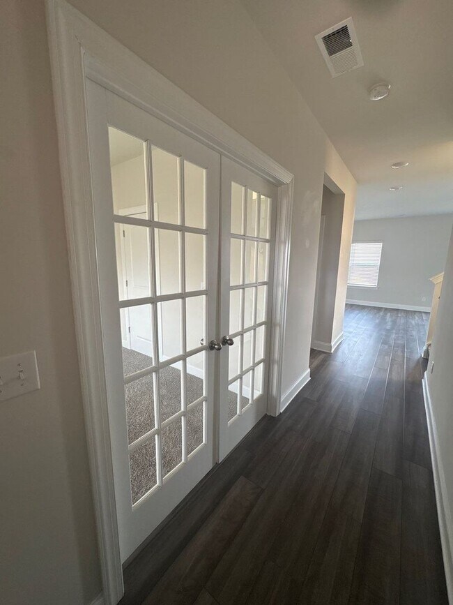 Building Photo - 3 Bedroom, 2.5 Bath and 2 Car Garage in Lebanon! $500 OFF FIRST MONTH’S RENT!