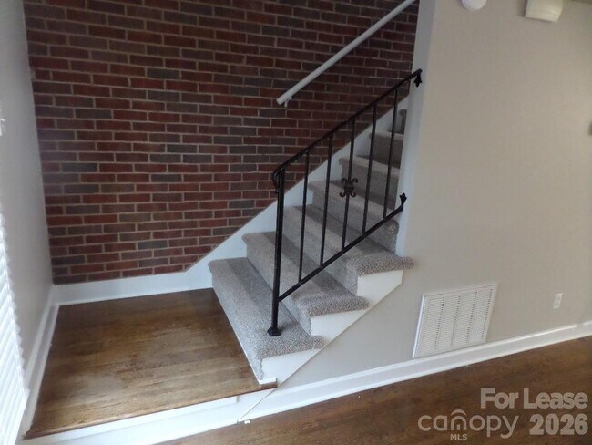 Building Photo - 4335 Hathaway St