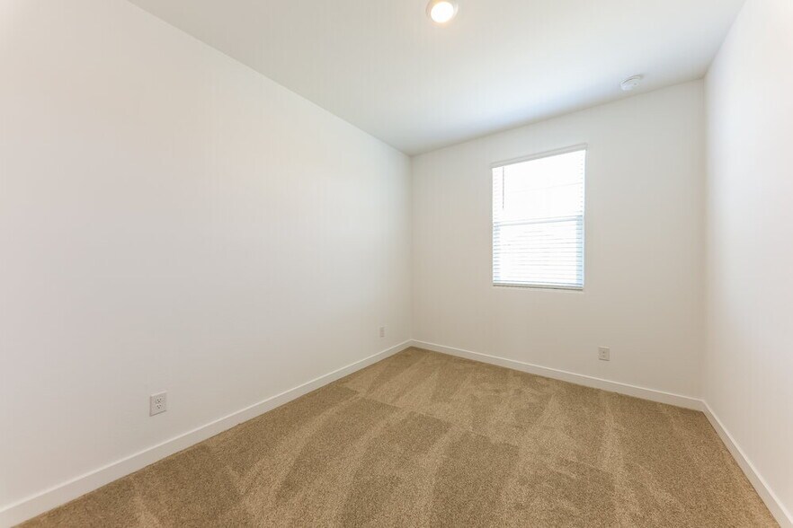 Building Photo - 24627 N 164th Dr