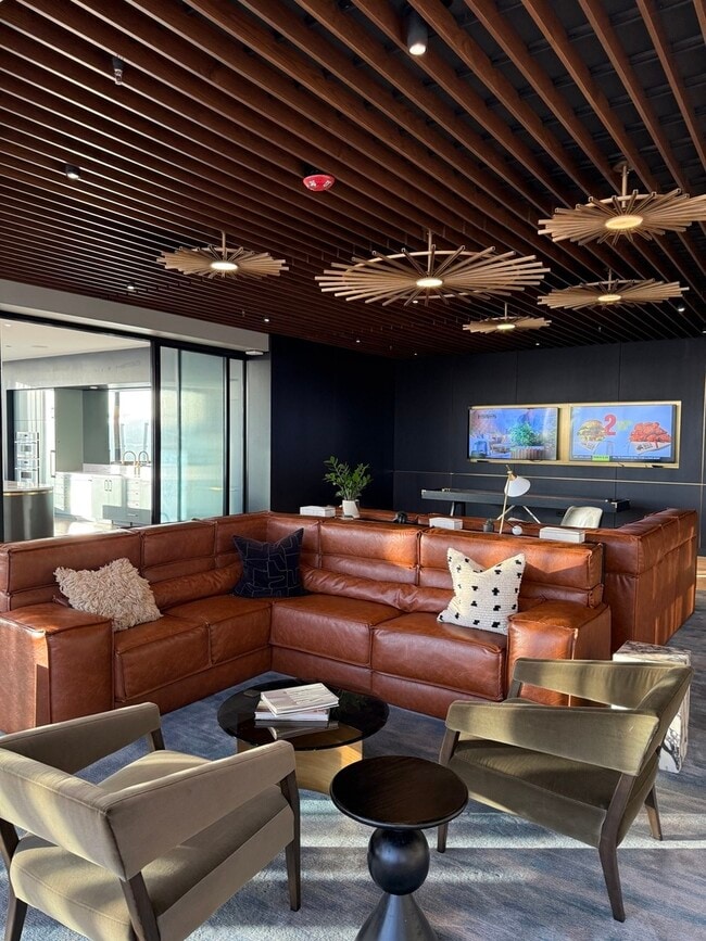 Building Photo - 1101 W Van Buren St