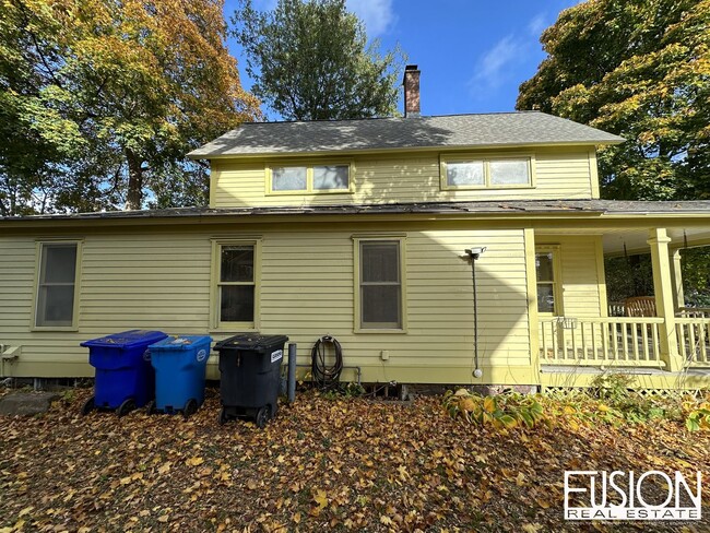 Building Photo - Spacious 3-Bedroom Home Close to UVM Medic...