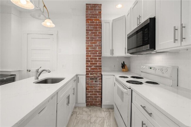 Building Photo - 34 Bull St