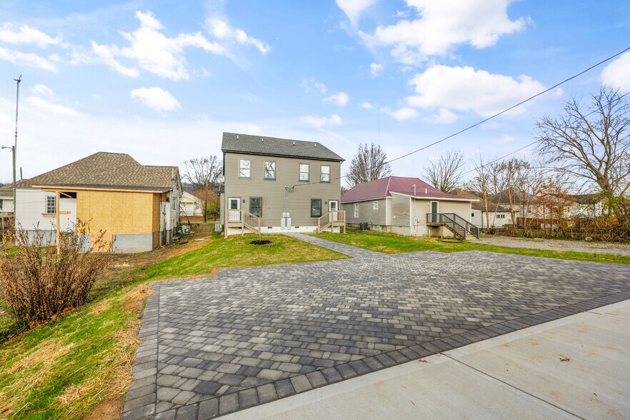 Building Photo - 212 E Morelia Ave