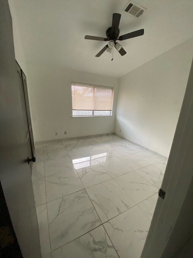 Building Photo - 1034 Kaweah St