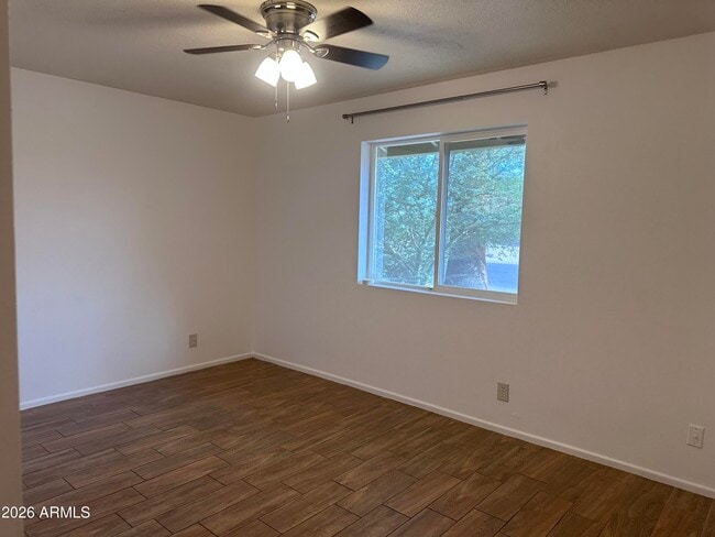 Building Photo - 308 E Ellis Dr