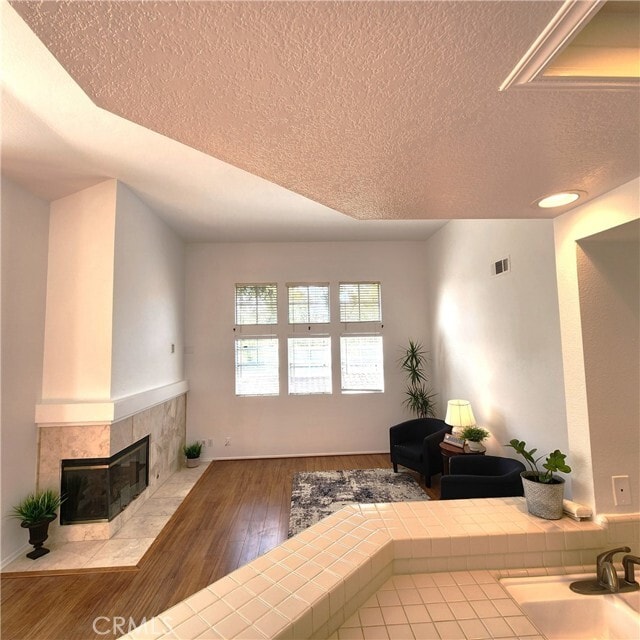 Building Photo - 132 Cartier Aisle