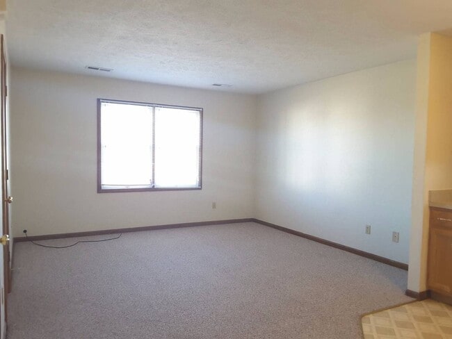 Building Photo - 213 Stonewall Ct