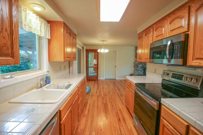 Building Photo - Pet friendly Jacksonville Home!!!