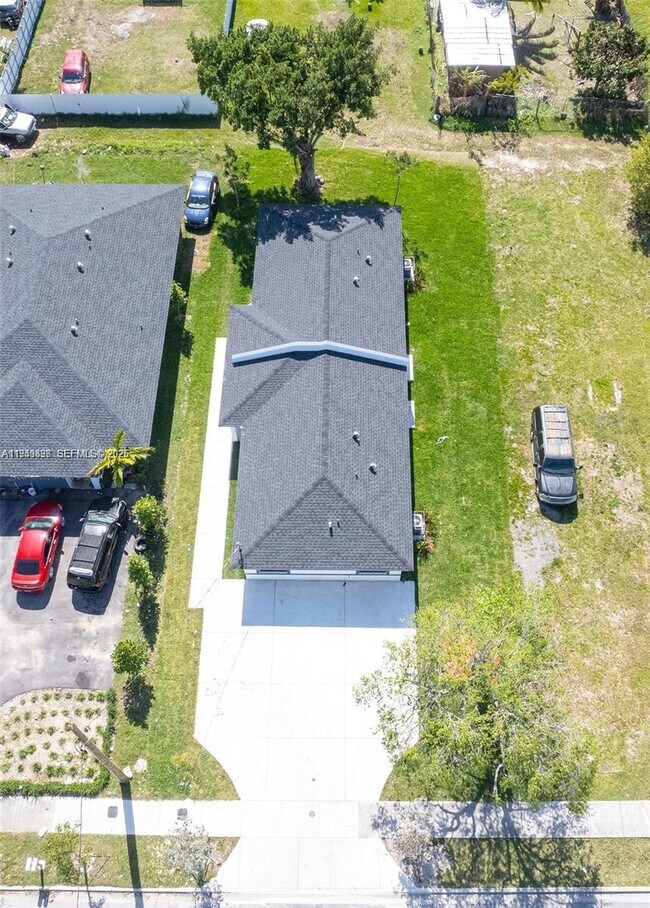 Building Photo - 673 NW 14th St