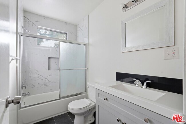 Building Photo - 1475 S Wooster St