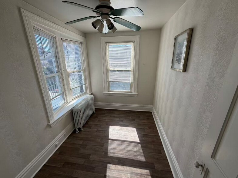 Building Photo - 1920 Middle St