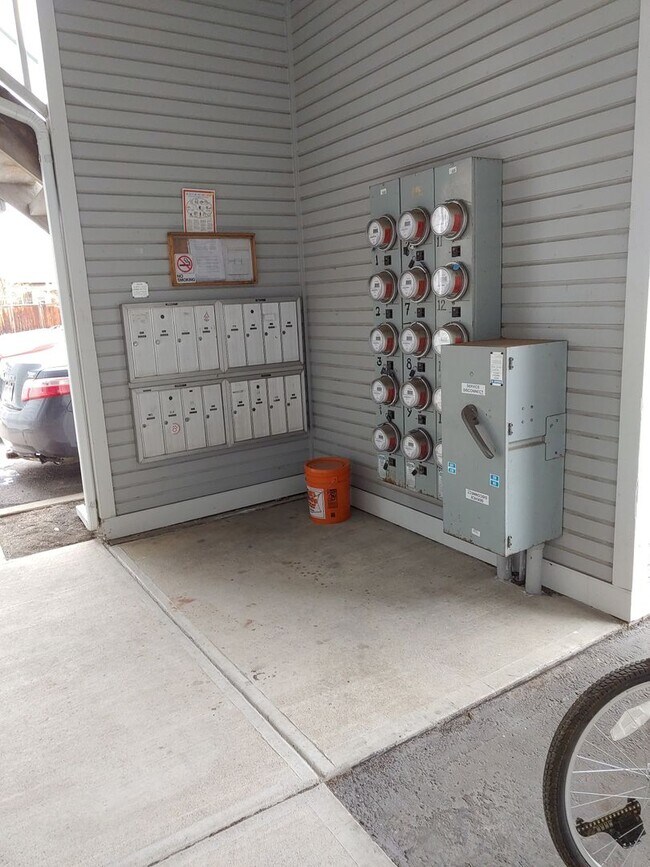 Building Photo - Cozy 1 Bed/1 Bath Victorian Style Complex ...