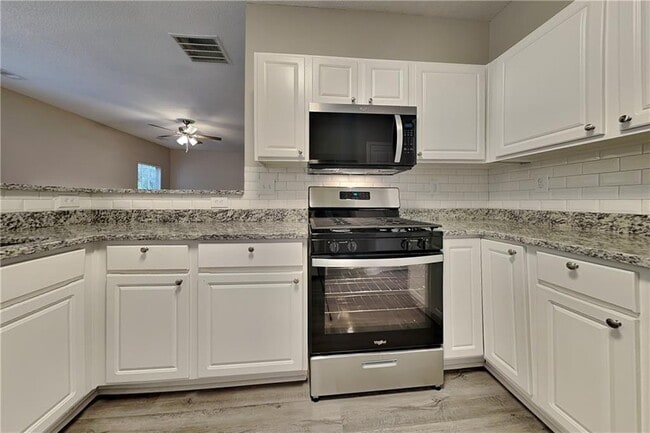 Building Photo - 2075 Beckenham Pl