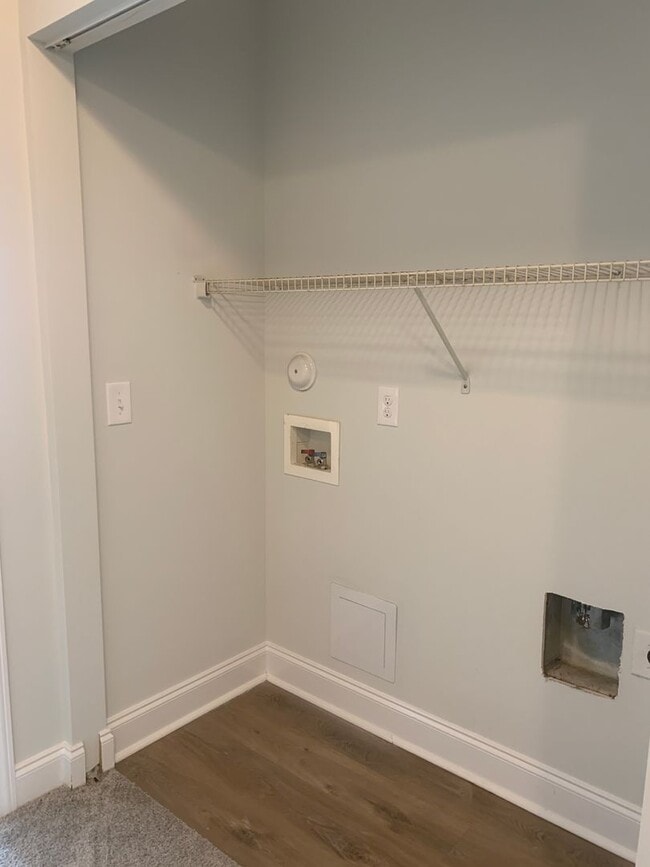 Building Photo - 2 Bedroom 1.5 Bath Townhome in Pleasant Gr...