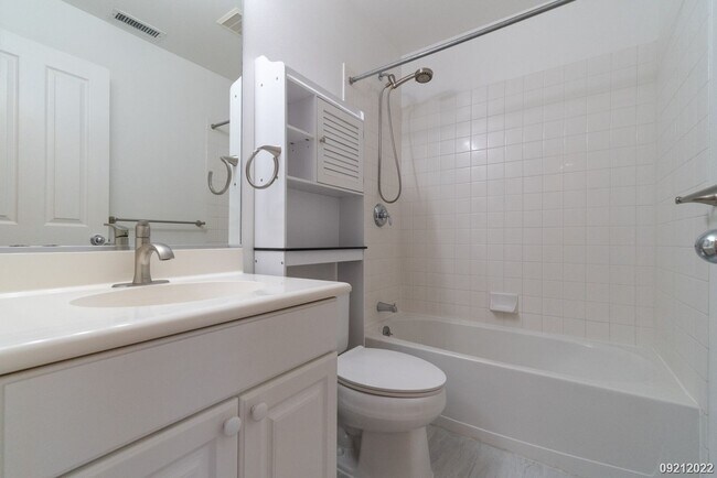 Building Photo - CENTRAL AC 3BR 2.5BA w/2-Car Garage & Backyard @ Spinnaker, Ewa Beach!