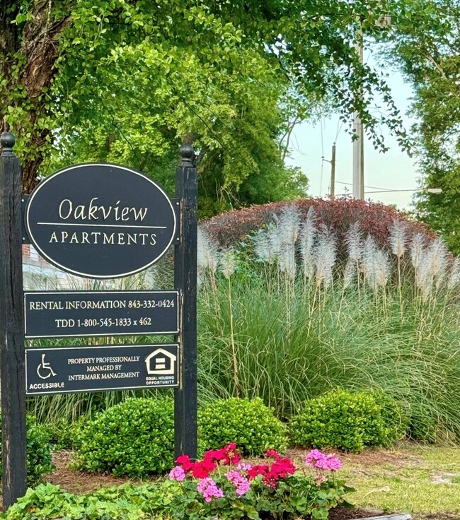 Welcome Home to Oakview Apartments - Oakview