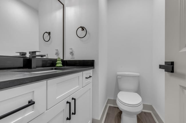 Building Photo - Sleek & Modern 3/2 in Garden Oaks