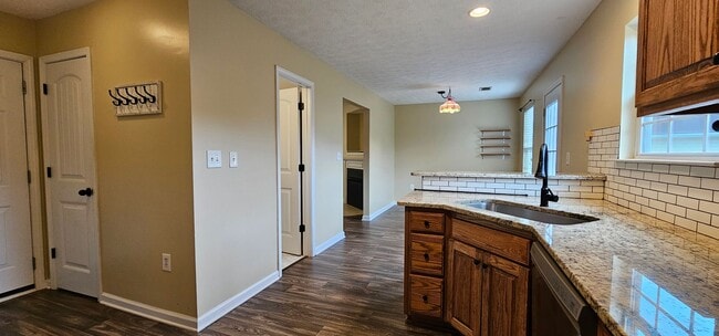 Building Photo - Charming 3 Bedroom, 2.5 Bath Home in Pike County!