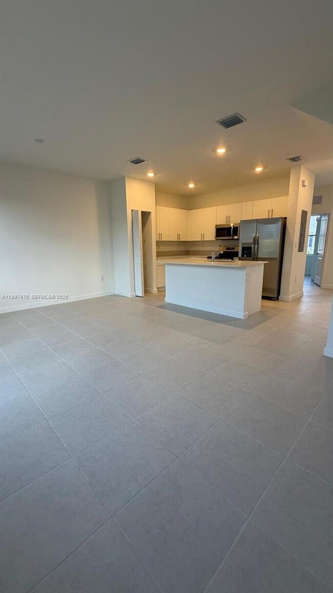 Building Photo - 1077 NW 2nd Ter