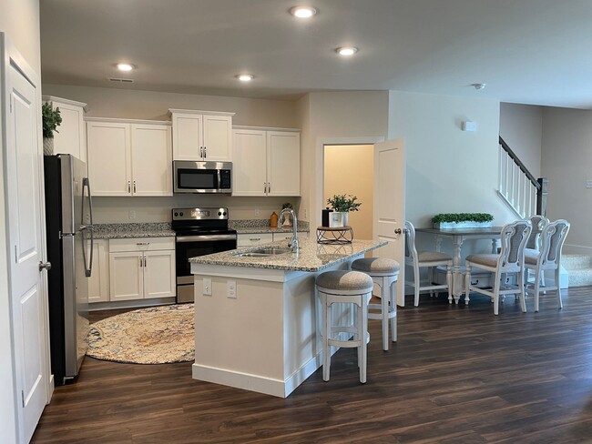 Building Photo - Heron | 3 Bed 2.5 Bath | Garage | 1800 sf