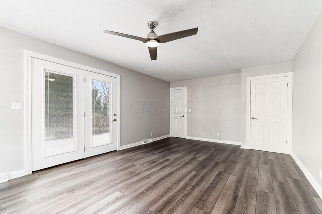 Building Photo - 2850 Pickwick Dr