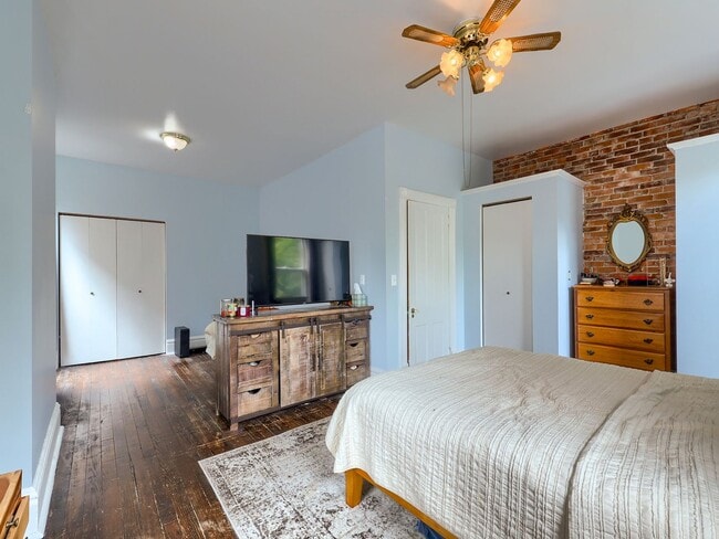 Building Photo - Large Updated 4 BR Home!