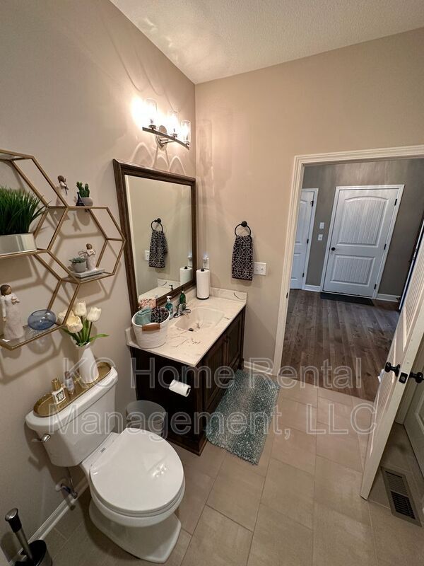 Building Photo - 2807 NE Sonora Valley Dr