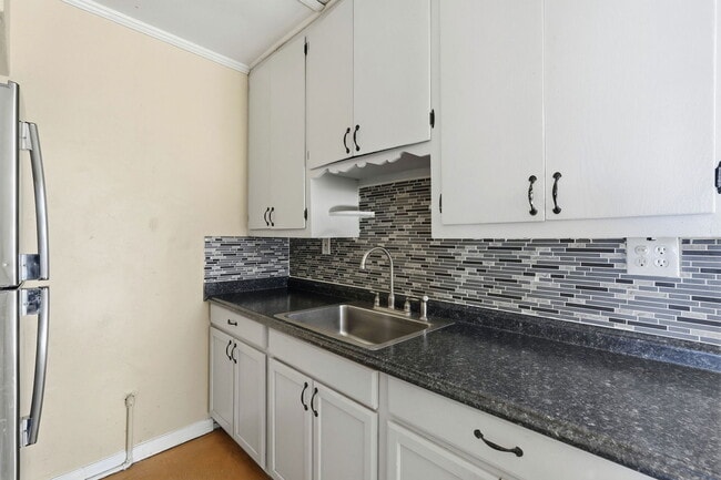 Building Photo - 3226 E Bermuda St